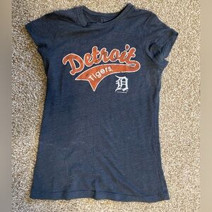 5th & Ocean Women’s Navy and Orange Detroit Tigers Tee